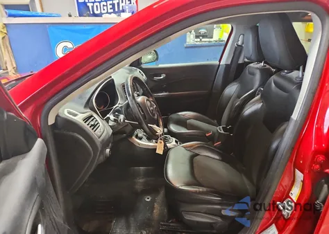 2018 Jeep Compass Latitude z USA, uszkodzony, nr VIN 3C4NJDBB2JT150320